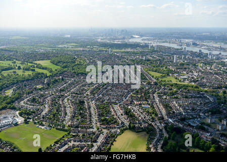 Une vue aérienne des zones de Woolwich et Shooters Hill, dans le sud de Londres Banque D'Images