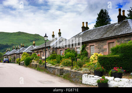 Old Stone cottages dans village historique de Luss à Argyll and Bute en Écosse United Kingdom Banque D'Images