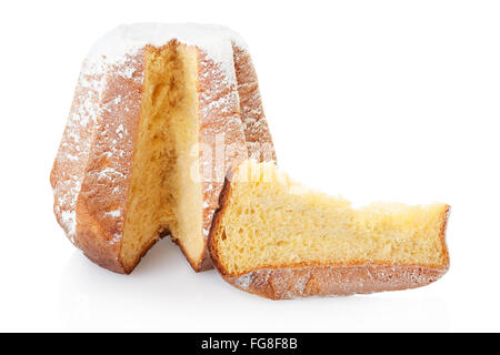 Pandoro, d'épice et tranche avec le sucre blanc, le chemin de détourage Banque D'Images