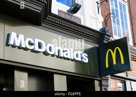 McDonald's signe et logo, Nottingham, England, UK Banque D'Images