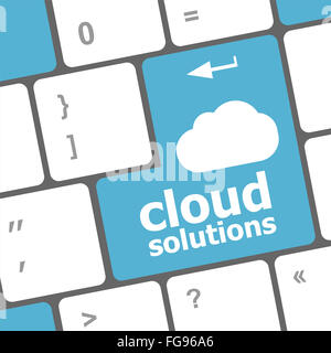 Solution de cloud computing concept mots sur bouton bleu du clavier Banque D'Images