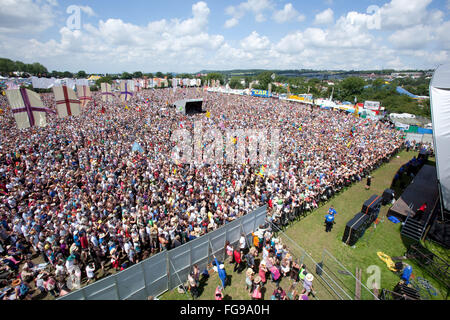 La foule immense de Rolf Harris sur la scène Jazz, festival de Glastonbury 2009, Somerset, Angleterre, Royaume-Uni. Banque D'Images