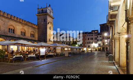 Géographie / voyages, Italie, Lombardie, Mantoue, la Piazza Erbe, San Lorenzo, Additional-Rights Clearance-Info-Not-Available- Banque D'Images