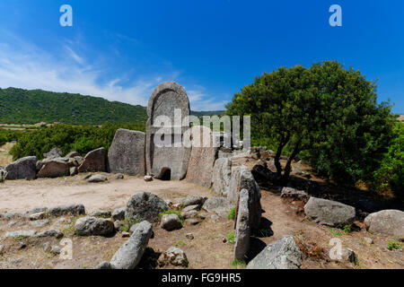 Géographie / voyages, Italie, Sardaigne, tomba dei Giganti s'Ena e Tomes, la tombe de géant de l'Exedra, nuraghes, Additional-Rights avec stela portail-Clearance-Info-Not-Available Banque D'Images