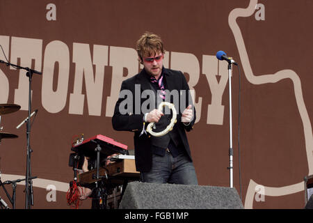 Ricky Wilson des Kaiser Cheifs jouer au festival de Glastonbury 2005. Somerset, Angleterre, Royaume-Uni. Banque D'Images