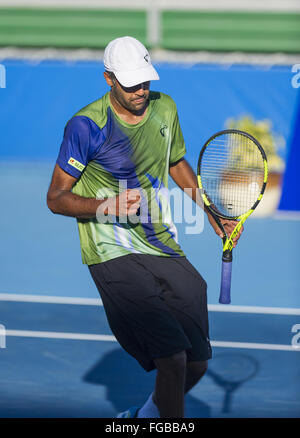 Delray Beach, Florida, USA. Feb 17, 2016. 17 FÉVRIER - Delray Beach, FL : Rajeev Ram (USA) en action ici bat Illya Marchenko (UKR) 62 57 64 à la 2016 Delray Beach Ouvrir un tournoi ATP Masters 250 tenue au Delray Beach Tennis Center à Delray Beach, en Floride. © Andrew Patron/ZUMA/Alamy Fil Live News Banque D'Images