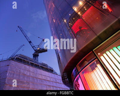 M&M's World Tribunal Suisse bâtiment moderne iconique et grands building construction 2016 à proximité de Leicester Square London W1 UK Banque D'Images