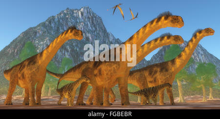 Un troupeau de dinosaures sauropodes Camarasaurus surveiller leur progéniture comme Rhamphorhynchus voler plus de deux reptiles. Banque D'Images