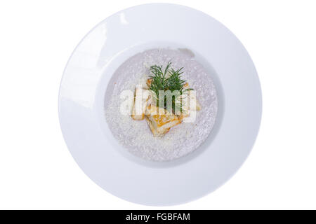 Crème de champignons potage d'aneth, biscottes et Vue de dessus, isolé Banque D'Images