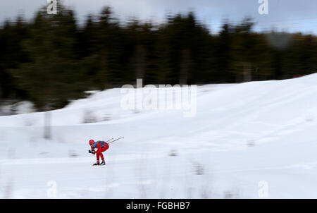 Lillehammer, Norvège. 16Th Jun 2016. Un athlète en compétition au cours de la pratique du ski de fond - 10km hommes gratuitement à Lillehammer 2016 Jeux Olympiques de la jeunesse d'hiver à Lillehammer, Norvège, le 18 février 2016. © Han Yan/Xinhua/Alamy Live News Banque D'Images