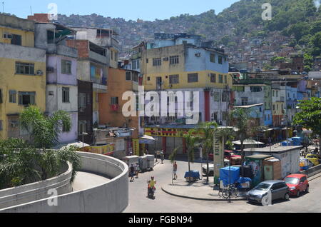 Vues de Rocinha favela de Rio de Janeiro, la plus grande favela du Brésil. Banque D'Images