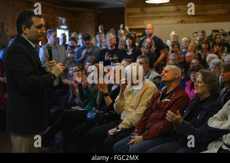 Easley, Caroline du Sud, aux Etats-Unis. 16Th Jun 2016. Le sénateur du Texas Ted Cruz parle à une foule lors d'une campagne s'arrêter au bâtard Barbecue dans Easley Caroline du Sud Jeudi. Les électeurs de Caroline du Sud à la tête de l'état de l'pollsin primaire GOP samedi. Credit : Miguel Juarez Lugo/ZUMA/Alamy Fil Live News Banque D'Images