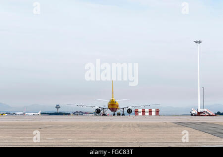 -Avions Airbus A300B4-622R(F)-, -manger de Leipzig- compagnie aérienne, est stationné à l'extérieur de la piste, à l'aéroport de Madrid (Espagne) Banque D'Images