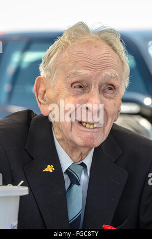 Capitaine Eric 'Winkle' Brown, CBE, DSC, AFC, Hon FRAeS, RN est un ancien officier britannique de la Royal Navy et pilote d'essai. Avec badge F-35 Banque D'Images