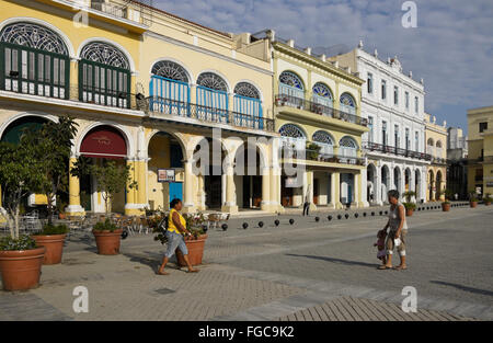 Bâtiments magnifiquement rénové sur la Plaza Vieja, Habana Vieja (la vieille Havane), Cuba Banque D'Images