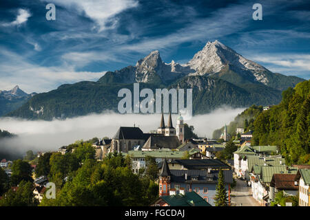 Vue de la ville, l'église paroissiale Saint-andré, église abbatiale Saint-pierre, Watzmann derrière, Berchtesgaden, Berchtesgadener Land Banque D'Images