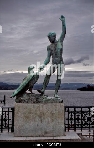 Statue d'un homme et d'une blanche près du lac de Lugano à Zurich swisse Banque D'Images