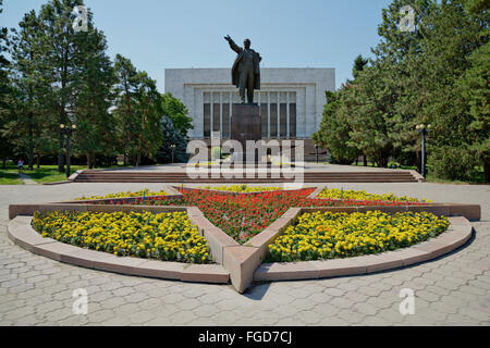 Statue de Lénine à Bichkek, capitale du Kirghizistan. Banque D'Images