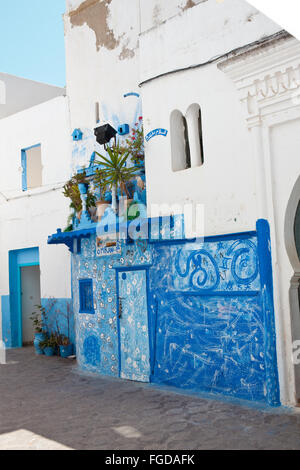 Murs peints à Asilah medina Maroc Banque D'Images