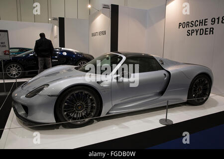 ExCel London,UK,18 Février 2016 Porsche 918 spyder,à la London Classic Car Show preview soirée au crédit Excel : Keith Larby/Alamy Live News Banque D'Images