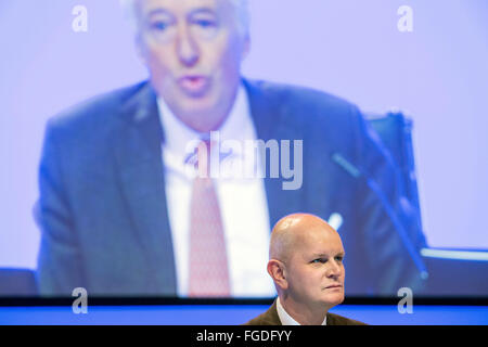 L'Olaf Koch, directeur général de la Metro Group assiste à l'assemblée générale de l'entreprise à Duesseldorf, Allemagne. 19 février 2016. Photo : afp/Vennenbernd Rolf Banque D'Images