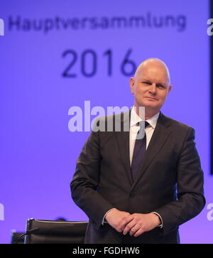 Düsseldorf, Allemagne, le 19 février 2016, Metro AG assemblée générale annuelle : chef de l'Olaf Koch. Credit : Juergen Schwarz/Alamy Live News Banque D'Images