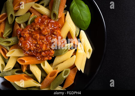 Pâtes penne rigate avec un boeuf, porc et de ragoût de tomate Banque D'Images