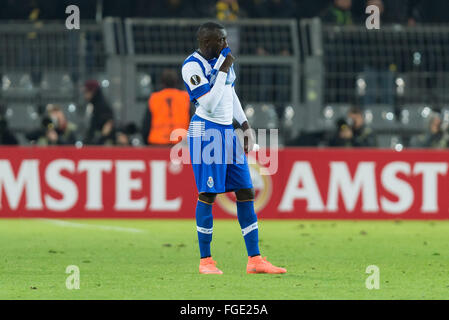 Dortmund, Allemagne. 16Th Jun 2016. Porto, Moussa Marega réagit après l'UEFA Europa League entre le Borussia Dortmund et le FC Porto au Signal Iduna Park de Dortmund, Allemagne, 18 février 2016. Photo : Guido Kirchner/dpa/Alamy Live News Banque D'Images