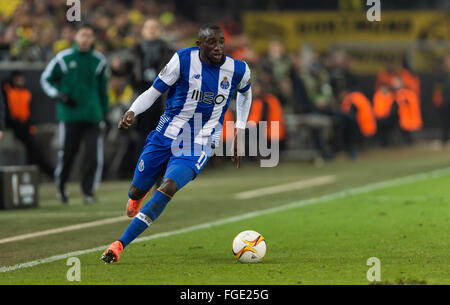 Dortmund, Allemagne. 16Th Jun 2016. Porto, Moussa Marega en action au cours de l'UEFA Europa League entre le Borussia Dortmund et le FC Porto au Signal Iduna Park de Dortmund, Allemagne, 18 février 2016. Photo : Guido Kirchner/dpa/Alamy Live News Banque D'Images