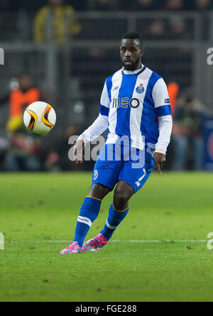 Dortmund, Allemagne. 16Th Jun 2016. Le Porto Silvestre Varela en action au cours de l'UEFA Europa League entre le Borussia Dortmund et le FC Porto au Signal Iduna Park de Dortmund, Allemagne, 18 février 2016. Photo : Guido Kirchner/dpa/Alamy Live News Banque D'Images