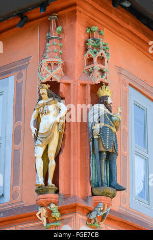 Sculpture sur façade de la vieille ville, Goslar, Harz, Basse-Saxe, Allemagne, site du patrimoine mondial de l'UNESCO Banque D'Images