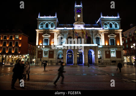 Vue de la nuit de l'Hôtel de Ville de Valladolid situé dans la place principale de Valladolid Espagne 15/02/2016 Banque D'Images