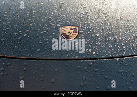 Porsche Boxster GTS dans la pluie. Banque D'Images