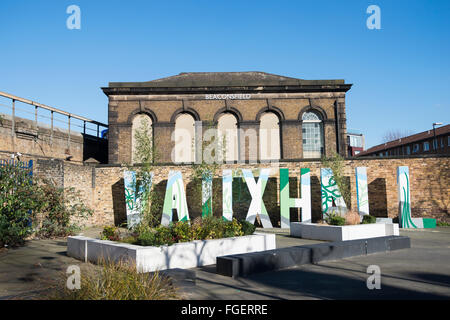 Vauxhall signe et la Galerie d'Art Contemporain de Beaconsfield, South London England UK Banque D'Images