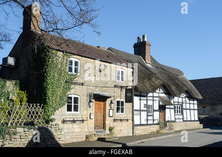 Le Fox and Hounds pub et restaurant à Bredon, Worcestershire Banque D'Images