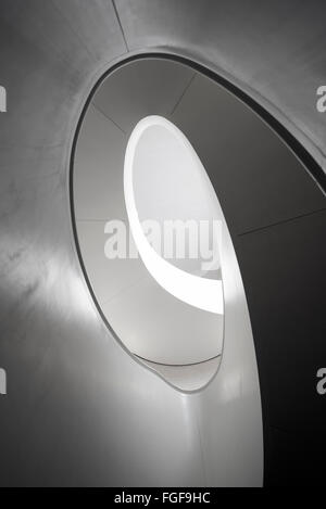 Jusqu'à l'intermédiaire d'un escalier à l'intérieur de la galerie de la rue Newport dans le sud de Londres, Angleterre Vauxhall UK Banque D'Images