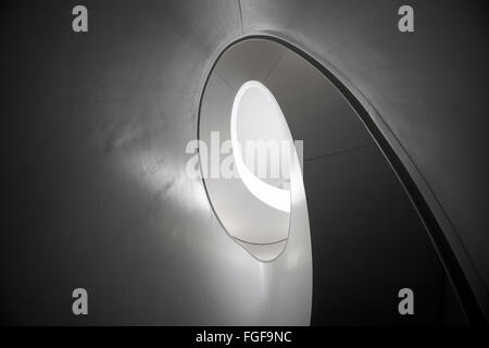 Jusqu'à l'intermédiaire d'un escalier à l'intérieur de la galerie de la rue Newport dans le sud de Londres, Angleterre Vauxhall UK Banque D'Images