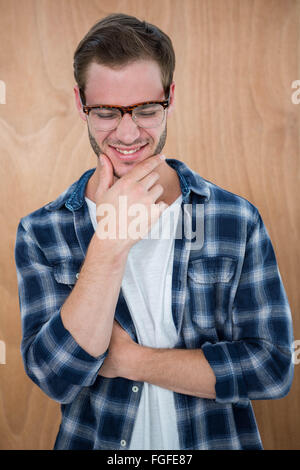 Beau avec des lunettes hipster with hand on chin Banque D'Images