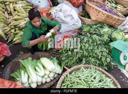 La rue du marché à Mandalay, Birmanie - Myanmar Banque D'Images