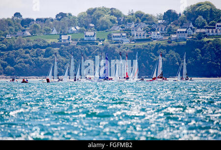 22 diam 24 One Design au Grand Prix Guyader, baie de Douarnenez, Bretagne, France. Banque D'Images