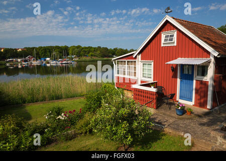 Maison d'été rouge traditionnel suédois dans Brandaholm Dragso, Island, Karlskrona, Blekinge, sud de la Suède, Suède, Scandinavie, Europe Banque D'Images