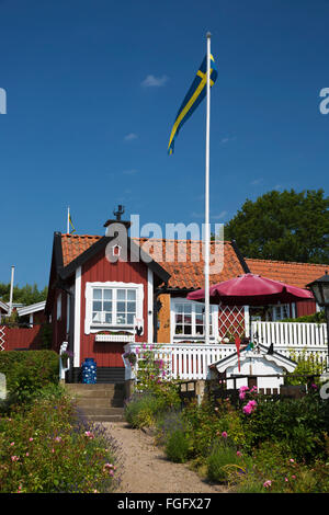 Maison d'été rouge traditionnel suédois dans Brandaholm Dragso, Island, Karlskrona, Blekinge, sud de la Suède, Suède, Scandinavie Banque D'Images