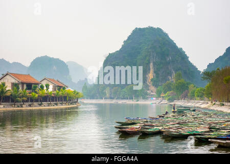 Tam Coc village, province de Ninh Binh, Vietnam Banque D'Images