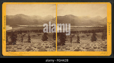 Une photographie de William Gunnison Chamberlain montrant Twin Lakes. L'image capture les eaux sereines et le paysage environnant des lacs dans un cadre tranquille. Banque D'Images