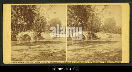 Une photographie d'Alexander Gardner montrant Burnside Bridge depuis le sud-est, une structure emblématique de la guerre de Sécession, située sur le champ de bataille national d'Antietam. Banque D'Images