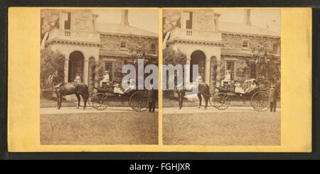 Coachman holding les rênes du cheval avec les gens dans l'entraîneur, de Robert N. Dennis collection de vues stéréoscopiques Banque D'Images