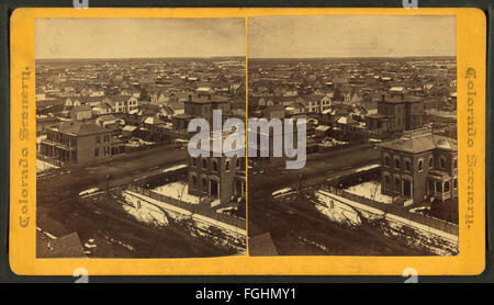 Une photographie de William Gunnison Chamberlain montrant une vue de Denver. L'image capture le paysage urbain et l'environnement environnant de la région. Banque D'Images