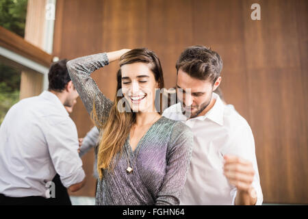 Groupe de jeunes amis de la danse Banque D'Images