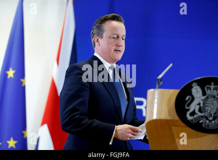 Bruxelles. Feb 19, 2016. Le Premier ministre britannique David Cameron se prépare à une conférence de presse à la fin d'un extraordinaire sommet lors du Conseil européen de Bruxelles, Belgique, février19, 2016. Les dirigeants européens le vendredi soir sont parvenus à un accord sur le premier ministre britannique, David Cameron, à donner aux réformes de l'état spécial du Royaume-Uni dans l'UE après des négociations marathon. Credit : Ye Pingfan/Xinhua/Alamy Live News Banque D'Images