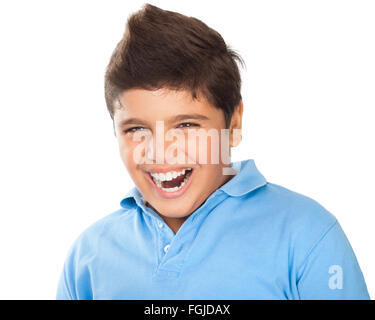 Portrait of cute happy teen boy rire dans le studio, montrant des dents blanches, les soins dentaires, joyeux enfant isolated on white Banque D'Images